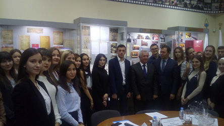 Студенты саратовских вузов встретились с Виктором Малетиным